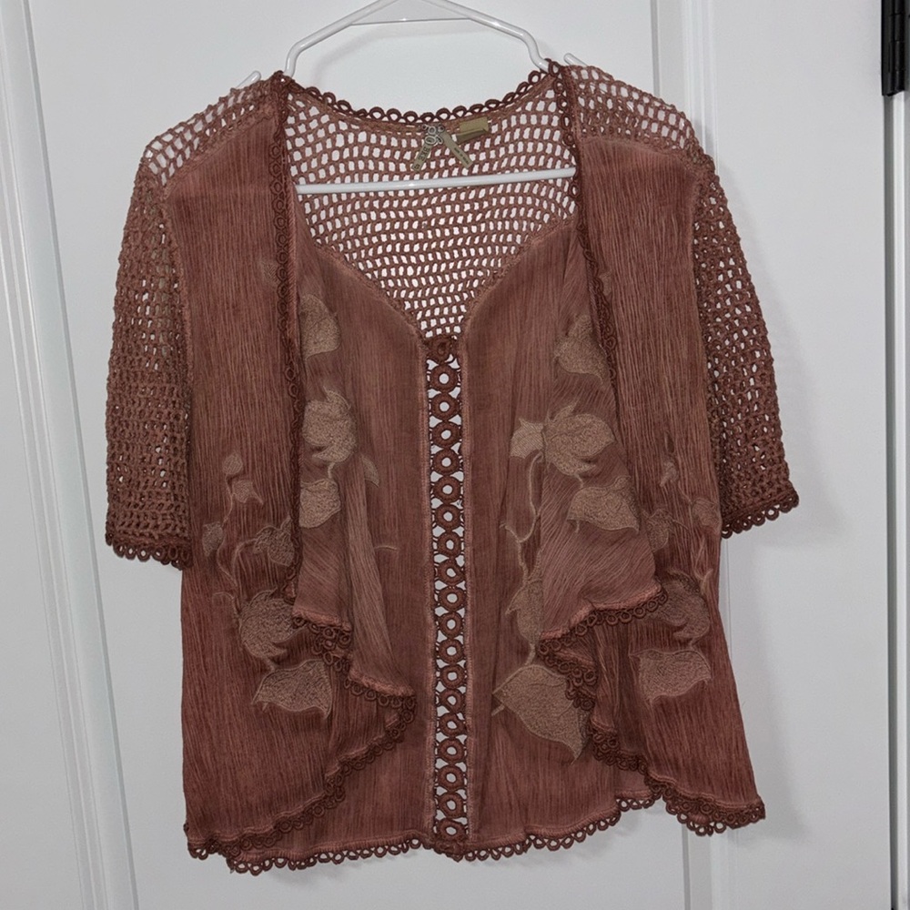 Gimmicks by BKE pink cover up top. Size Small. Purchased at Buckle.